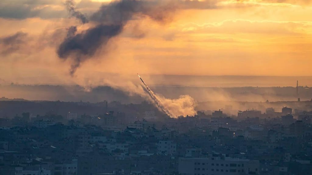 Rockets disparados da Faixa de Gaza para Israel a 7 de outubro de 2023 Foto Fatima Shbair _ AP