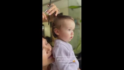 Que ternura: Marta Melro corta pela primeira vez o cabelo à filha, Aurora! - TVI