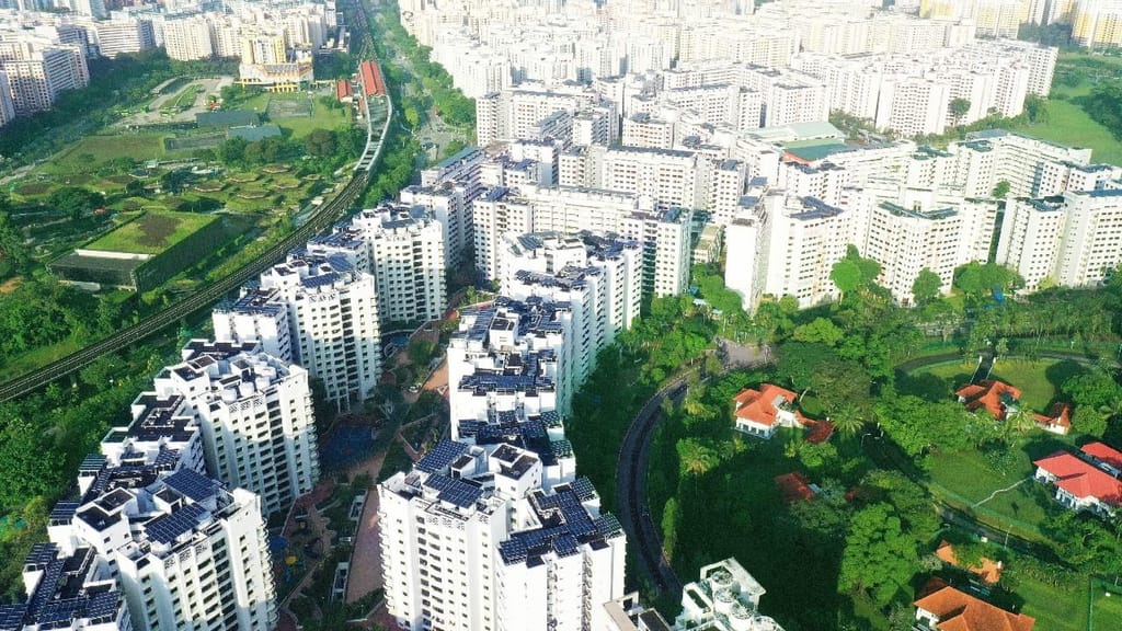 Painéis solares em edifícios residenciais em Singapura (foto: EDPR)
