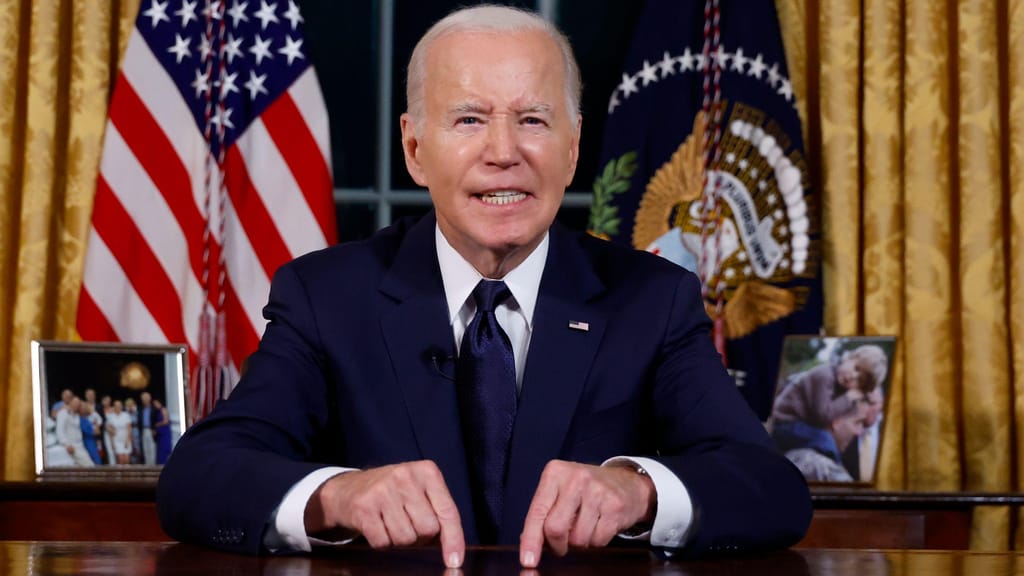 Joe Biden discursa na sala oval (AP)