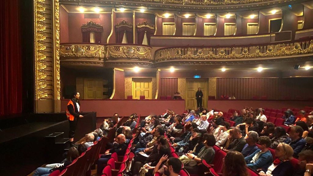 Apoiantes do Climáximo interrompem espectáculo no Teatro São Luiz para chamar atenção ao próprio espectáculo