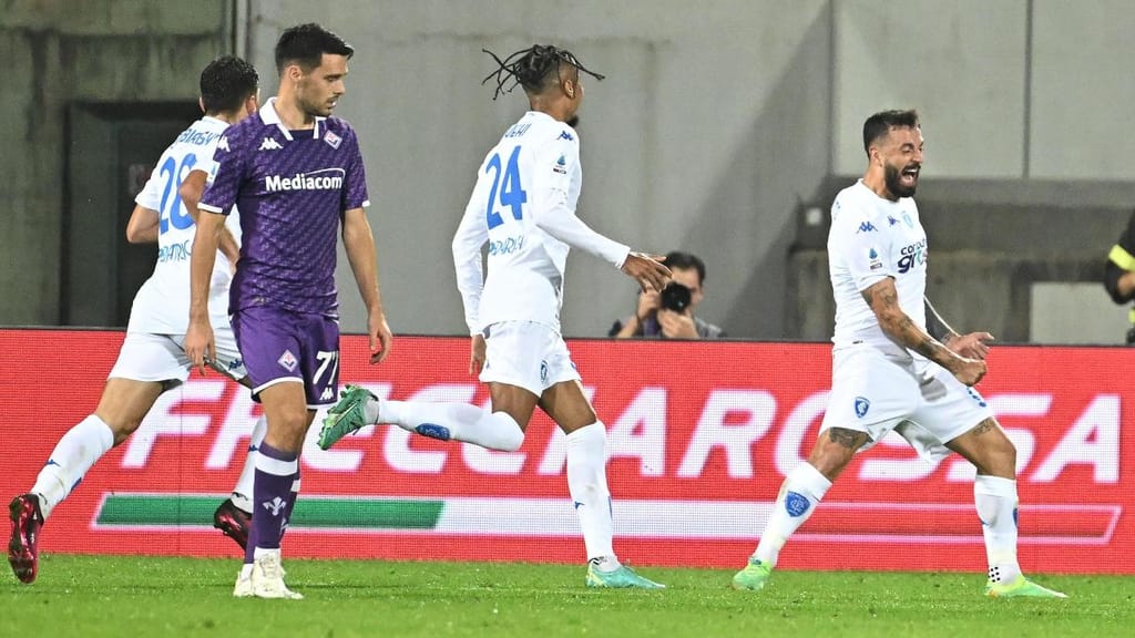 Empoli festeja golo de Francesco Caputo ante a Fiorentina (CLAUDIO GIOVANNINI/EPA)