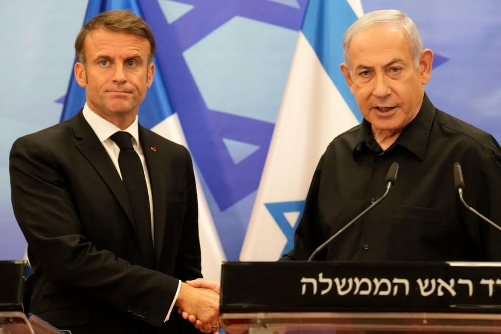 Emmanuel Macron e Benjamin Netanyahu (AP)