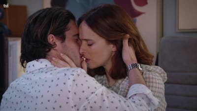 No meio de um incêndio, Simão e Sílvia beijam-se apaixonadamente - TVI