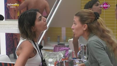 Sílvia e Anastasiya em confronto intenso! Anastasiya deixa aviso: «Tu deves pensar que eu tenho medo de ti! Não me ameaces!» - Big Brother