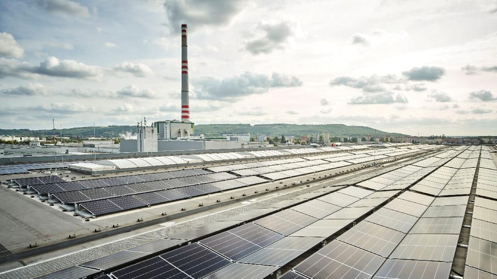 Skoda instala painéis solares na fábrica da Chéquia (foto: divulgação)