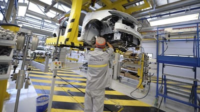 Chinesa Changan quer abrir fábrica na Europa e vender 300 mil carros até 2030 - TVI