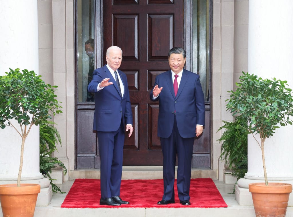 Xi Jinping e Joe Biden (EPA/XINHUA)