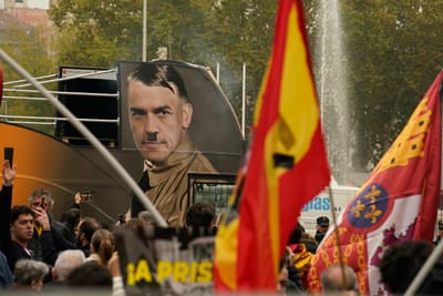 "Lembra-te que Judas enforcou-se": Espanha não esquece e sai à rua contra Sánchez - TVI