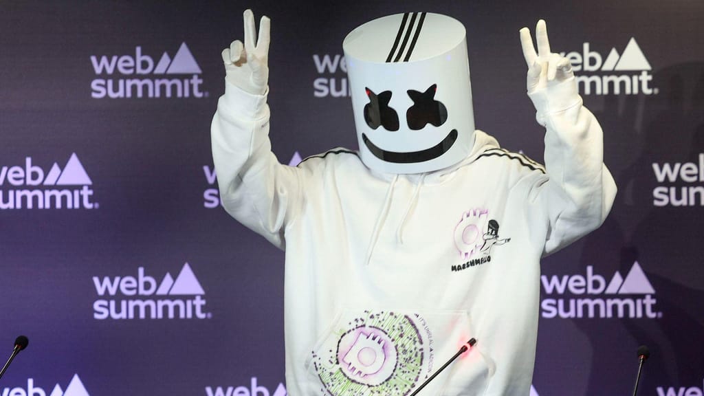Ativista disfarça-se de DJ Marshmello na Web Summit (Manuel de Almeida/Lusa)
