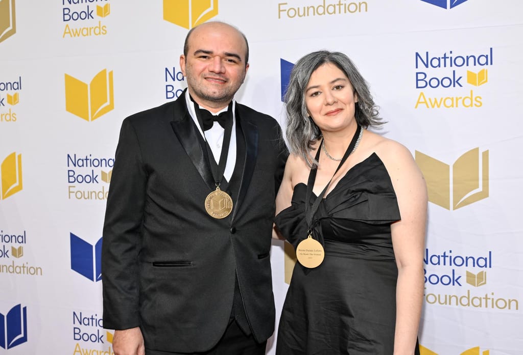 Stênio Gardel e Bruna Dantas Lobato nos 74 National Book Awards (AP)