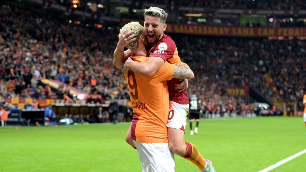 Mauro Icardi e Dries Mertens, Galatasaray
(foto: GERRIT VAN COLOGNE (Photo by ANP via Getty Images)