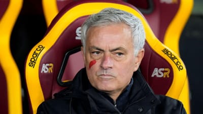 José Mourinho: «Nunca ofendi o árbitro» - TVI