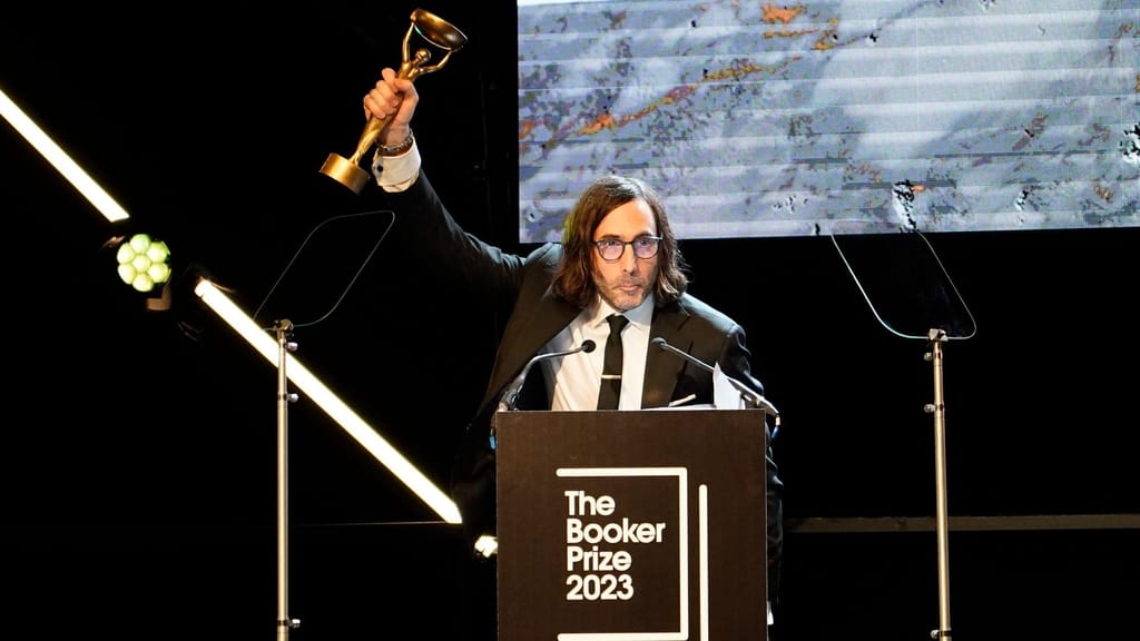 Paul Lynch vence o Booker Prize 2023 (Alberto Pezzali/AP)