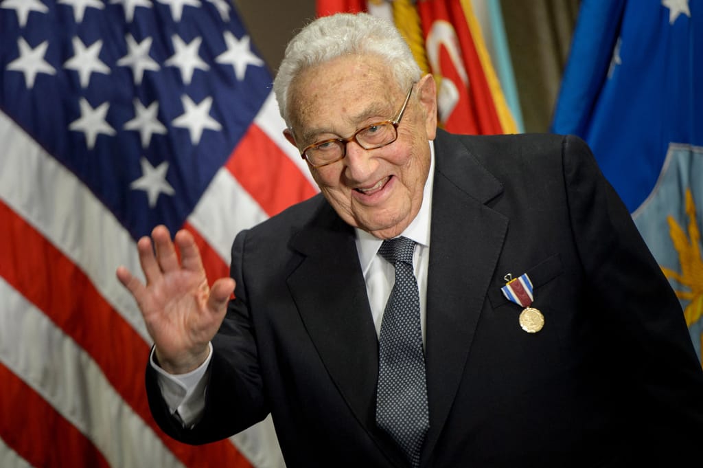 Numa cerimónia de entrega de prémios em 2016, em homenagem a Kissinger pelos seus anos de serviço público distinto (Getty Images)