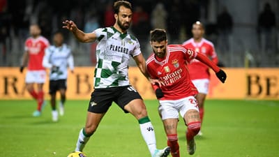 Benfica: Rafa em troca de palavras com os adeptos no final do jogo - TVI
