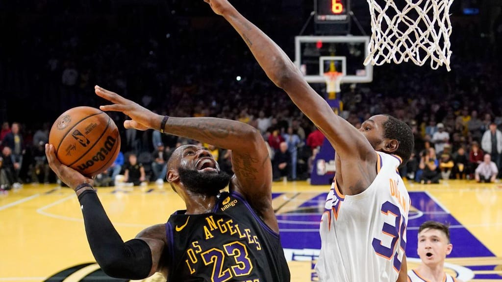 Kevin Durant foi protagonista frente aos Lakers (AP Photo/Mark J. Terrill)
