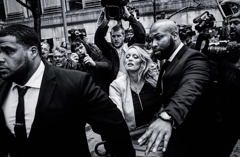 Stormy Daniels à saída de audiência num tribunal de Nova Iorque