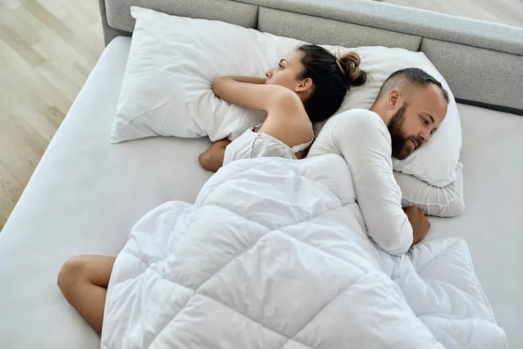Casal a dormir