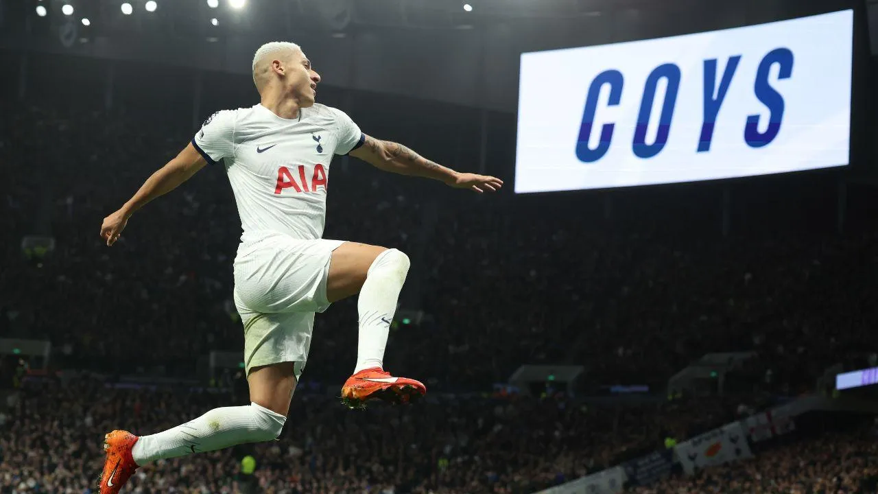 Richarlison volta a jogar e a marcar pelo Tottenham nos sub-21
