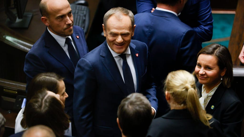 Donald Tusk no parlamento da Polónia (Michal Dyjuk/AP)