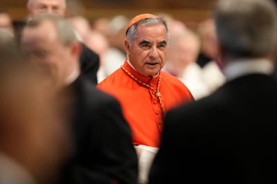 Sentença histórica no Vaticano: cardeal Angelo Becciu condenado por crimes de corrupção - TVI