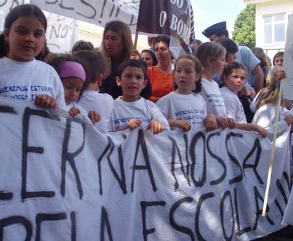 Manifestação contra o fecho de escolas. Foto: Pedro Sales Dias