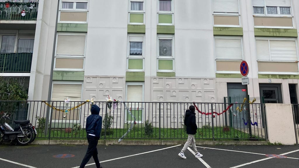 Edifício onde mãe e quatro filhos foram mortos pelo pai em França (Nicolas Garriga/AP)