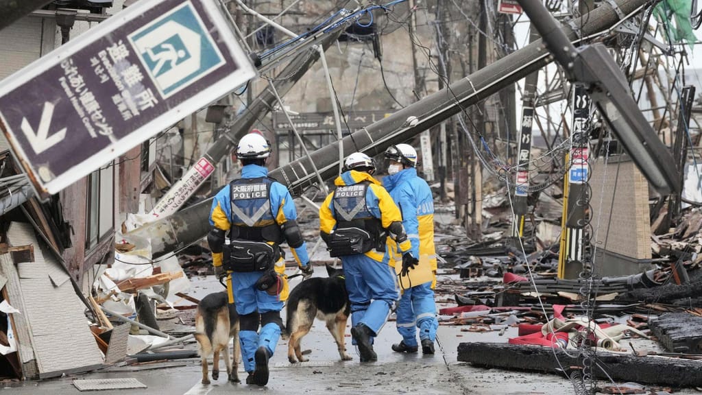 Continuam as operações de resgate após sismo em Suzu, Ishikawa (AP Photos)