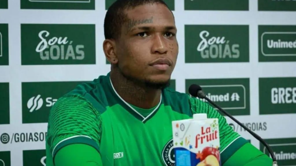 Juninho apresentado como reforço do Goiás