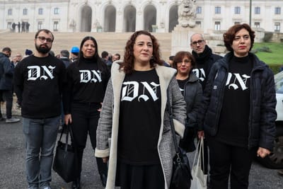Trabalhadores do DN suspendem greve por período de 5 dias - TVI