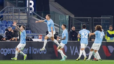 Taça de Itália: Lazio de Sarri derruba Roma de Mourinho num dérbi a ferver - TVI