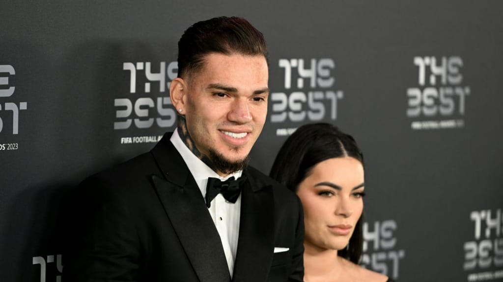 Ederson e a mulher na Red Carpet antes da Gala The Best (Kate Green/Getty Images)