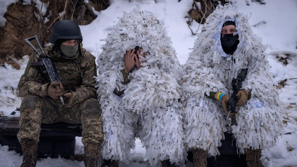 Soldados ucranianos preparam-se para a guerra no frio (Efrem Lukatsky/AP)