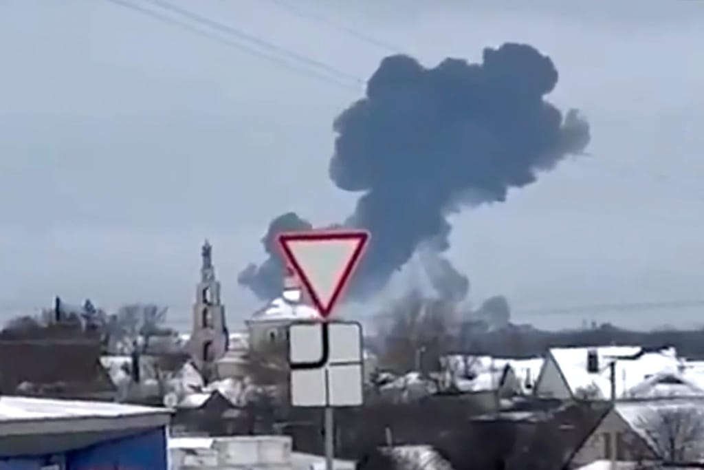 Queda de avião russo de transporte militar em Belgorod (Associated Press)