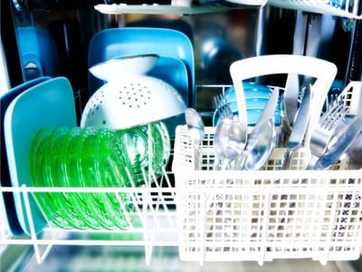 8 coisas que nunca deve por na máquina de lavar louça - TVI