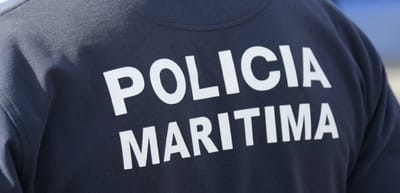 Homem e jovem de 16 anos morrem após carro cair ao mar junto à marina da Póvoa de Varzim - TVI