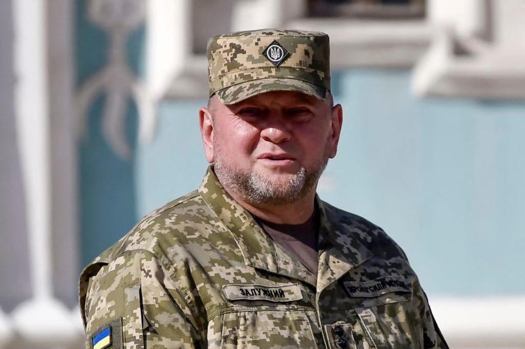 Valerii Zaluzhnyi, o chefe do exército ucraniano afirma que é necessário pôr fim a "pensamentos estereotipados e desactualizados" para ajudar os exércitos modernos a ganhar guerras. Sergei Chuzavkov/AFP/Getty Images 