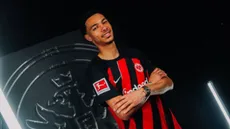 OFICIAL: Eintracht contrata Ekitike em definitivo ao PSG