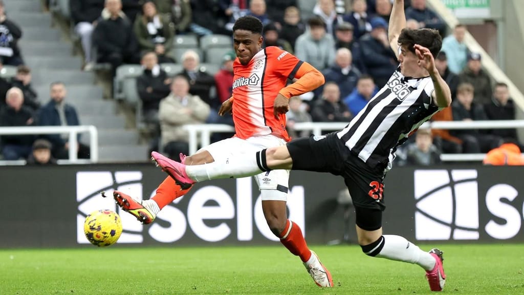Newcastle empata a quatro golos na receção ao Luton Town (Getty Images)