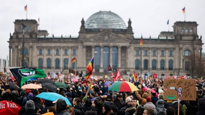 "Somos a barreira de proteção". Dezenas de milhares protestam na Alemanha contra extrema-direita e a AfD - TVI