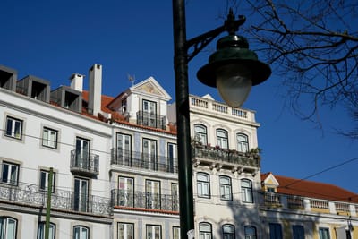 Polícias e bombeiros a fiscalizar casas denunciadas por sobrelotação. Eis o que o Chega quer em Lisboa - TVI
