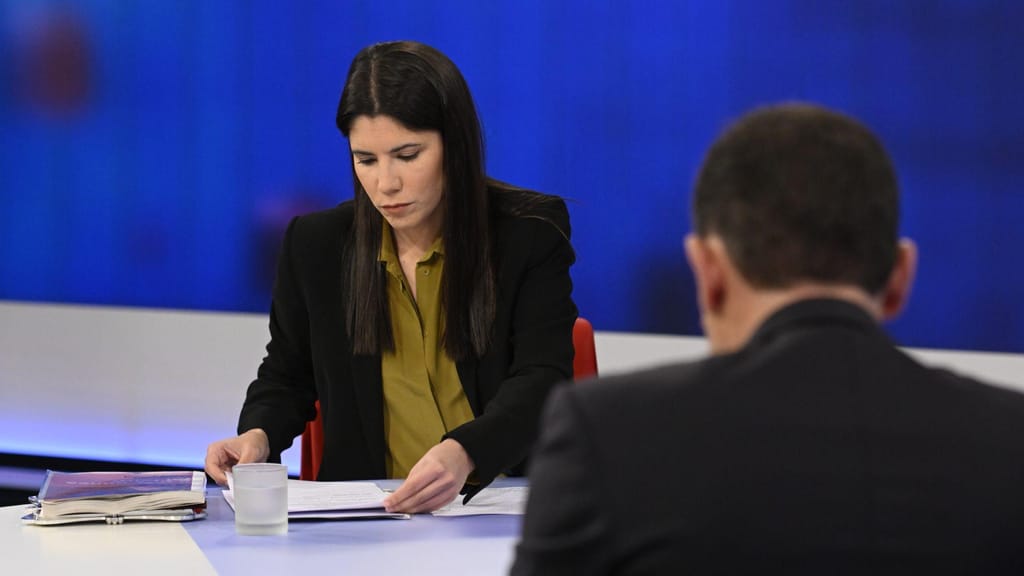 Mariana Mortágua e Luís Montenegro no debate (TVI)