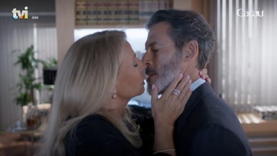 Simone beija Salomão - TVI
