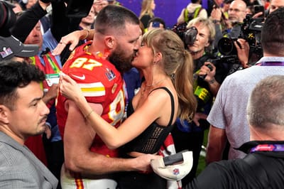 Beijos, abraços e unhas roídas. Taylor Swift fez a festa após vitória do namorado na Super Bowl - TVI