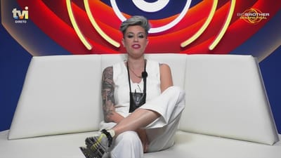 Débora Neves insiste em dormir com Ana Barbosa e concorrente reage: «Tu roncas!» - Big Brother
