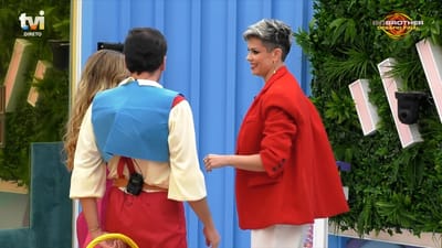 Imagens inéditas! Ana Barbosa recusa abraço de António Bravo no intervalo da gala - Big Brother