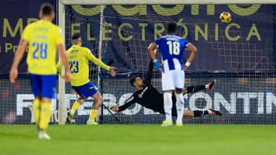 Adeptos do FC Porto contestam equipa após derrota em Arouca - TVI