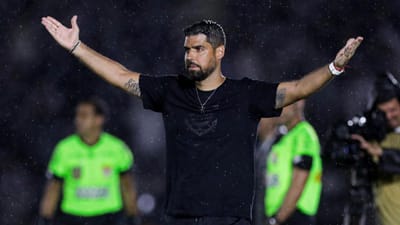 Taça Sul-Americana: jogador do Corinthians agride árbitro e António Oliveira perde - TVI