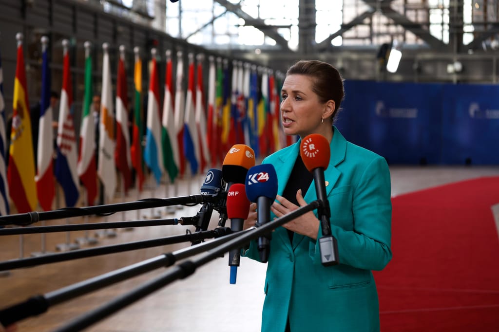 Primeira-ministra da Dinamarca, Mette Frederiksen (Associated Press)